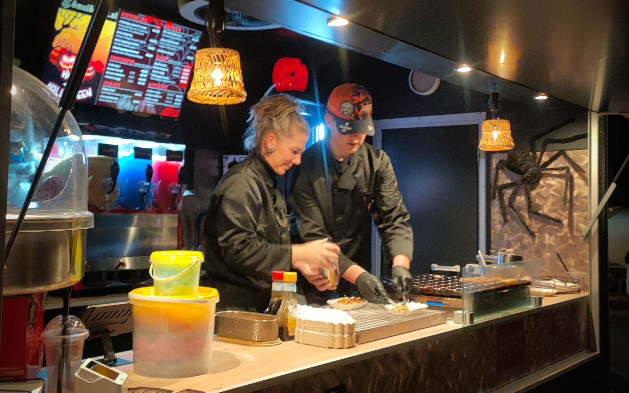 Genoten op de Halloweenmarkt in Hippolytushoef